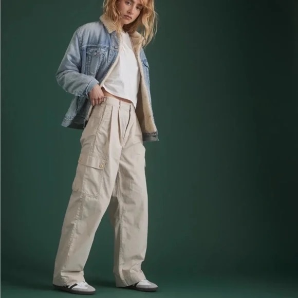 NWT American Eagle AE77 Premium Pleated Cargo Pants Khaki Women's Size 8 NEW - Picture 2 of 10